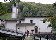 05 Attraverso il ponticello alla  Madonna del Frassino...
